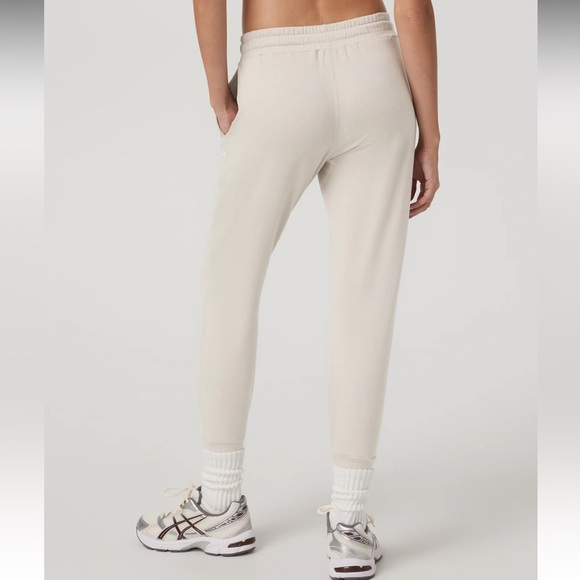 Vuori Performance Jogger - Picture 2 of 7